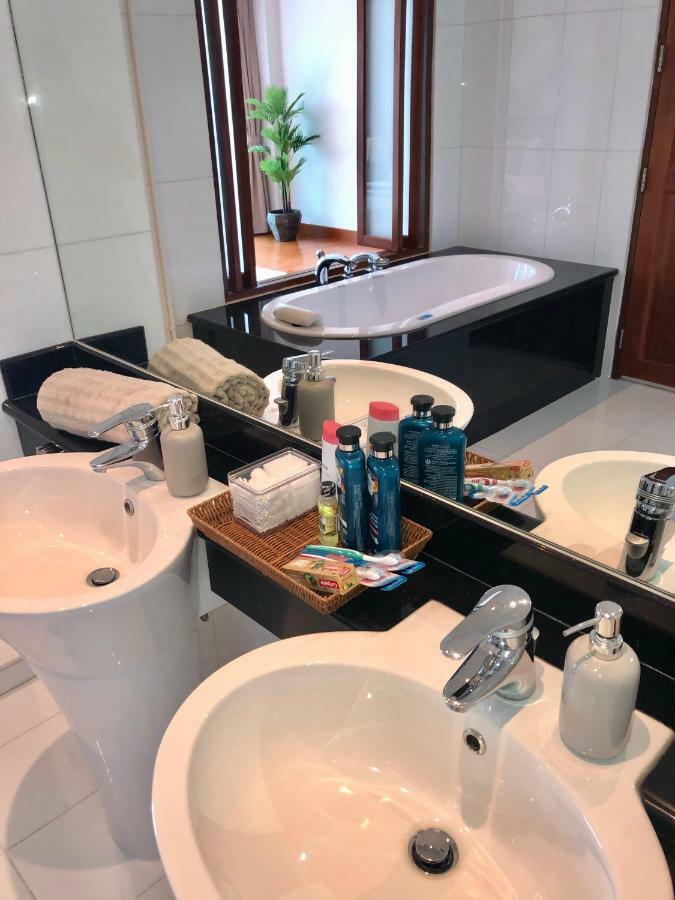 D-Lux 4 Bed Beachfront Apartment With Sea View Panwa Beach Esterno foto